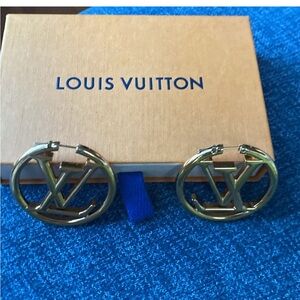 Very good condition LV hoops